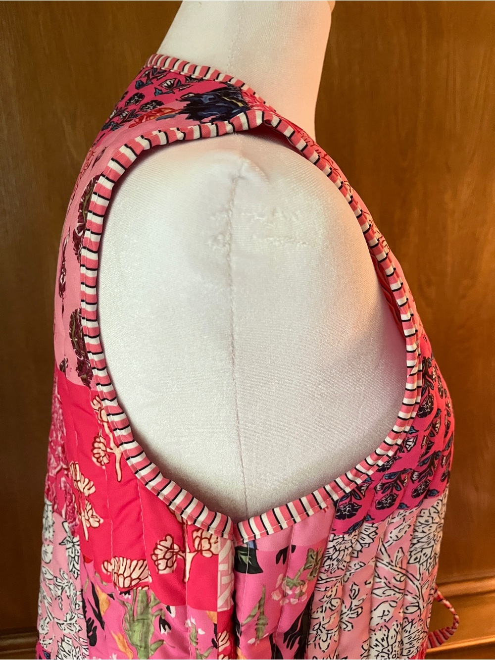 Sz M Miss Sparkling Hot Pink Floral Patchwork Quilt Vest - Picture 11 of 16
